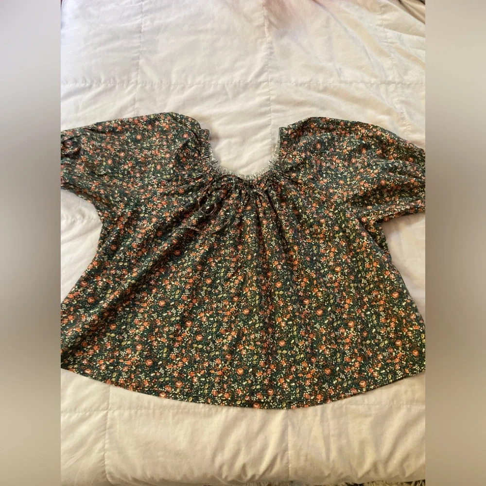Doen Black Floral Puff-Sleeve Blouse